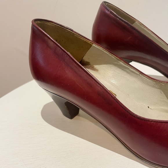 Vintage 70s Nickels Oxblood/Burgundy Leather Pumps with Tooled Toe Design - Picture 7 of 12